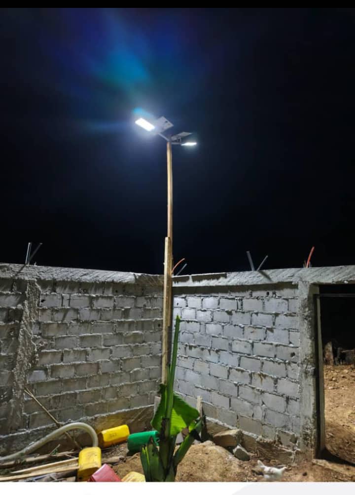 Lampadaire Solaire 7500W – Éclairage Ultra Puissant & 100% Autonome