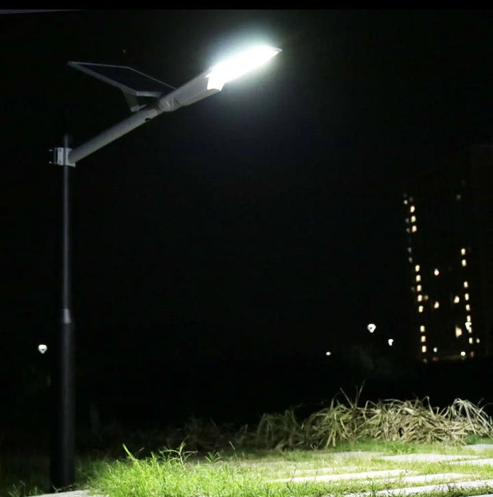 ⚡ Lampadaire Solaire 12000W – Une Puissance d’Éclairage Comparable aux Lampadaires de la Compagnie Ivoirienne d'Électricité