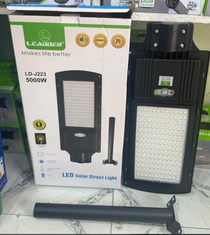 LE PUISSANT LAMPADAIRE SOLAIRE 5000 WATTS